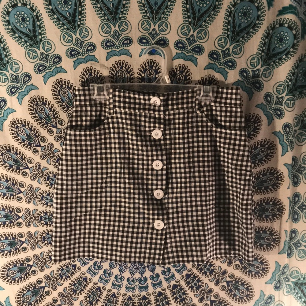 Black & white plaid skirt